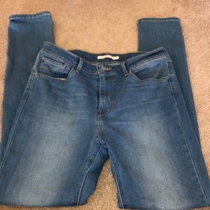 High rise medium wash skinny jean